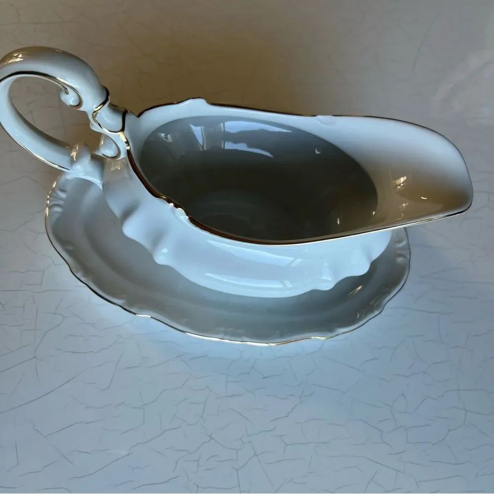 WINTERLING BAVARIA WIG83 GRAVY BOAT & ATTACHED UNDER PLATE 16 OZ GOLD TRIM